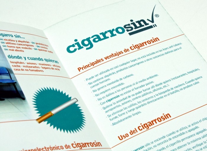diseño grafico diptico cigarrosin